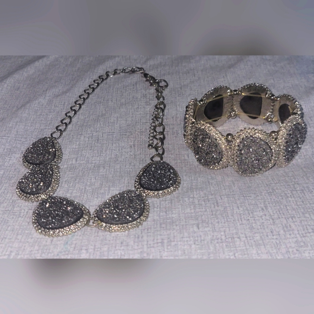 NY&Co Black Druzy Necklace & Bracelet Set‎